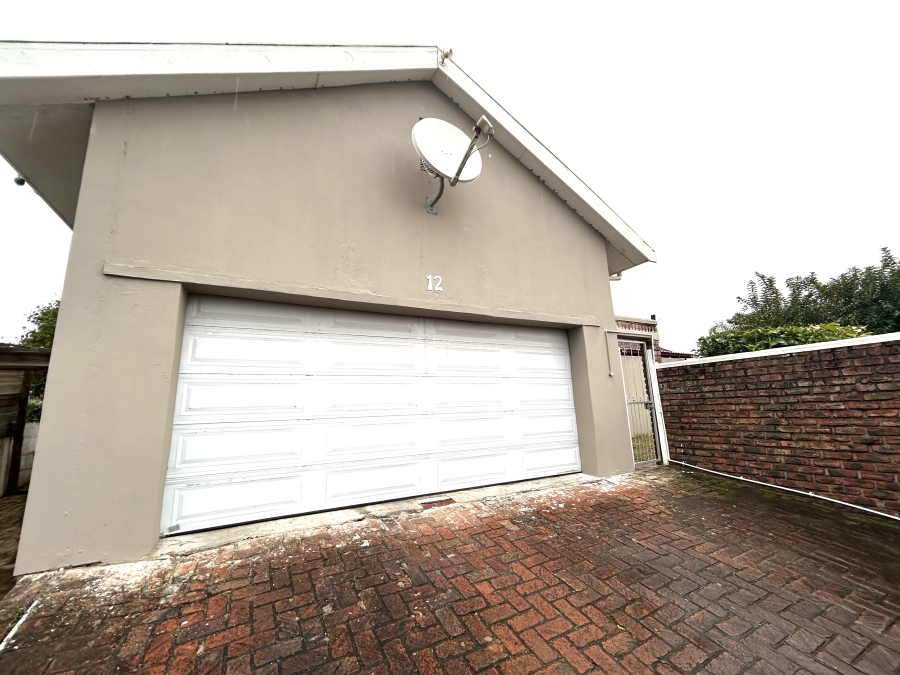 5 Bedroom Property for Sale in Beacon Bay Eastern Cape